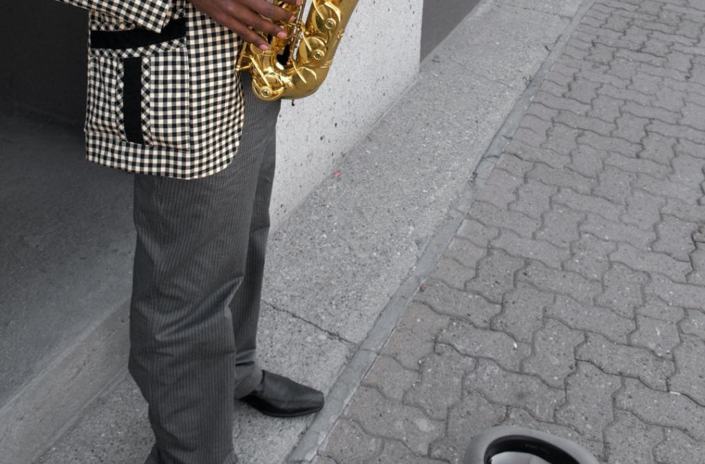 Uma orquestra desafinada: o mercado de trabalho brasileiro em dois movimentos – antes e durante a pandemia – e o caso dos trabalhadores da música